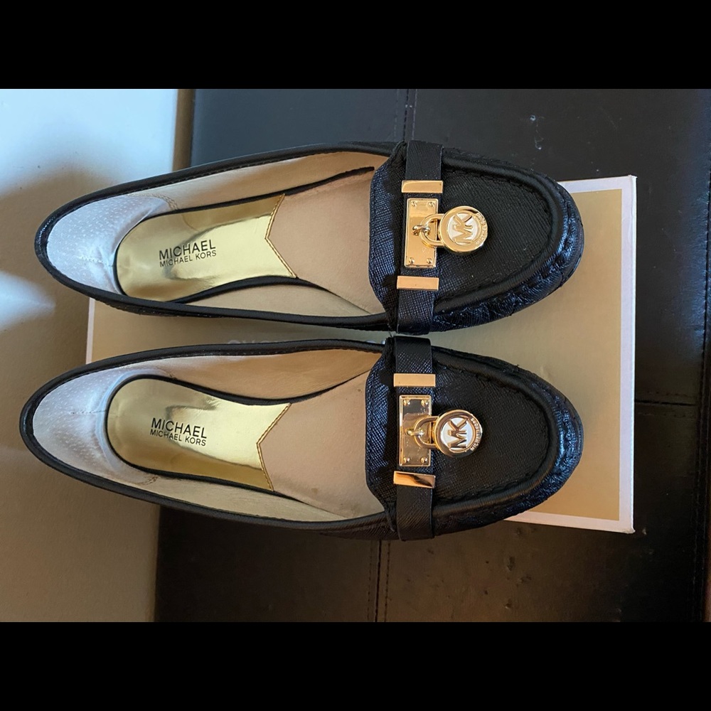 Michael Kors Hamilton Moc Flats in Black!